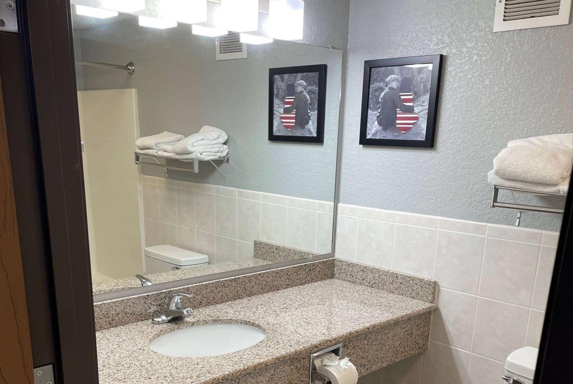AmericInn by Wyndham Ankeny/Des Moines Eksteriør bilde